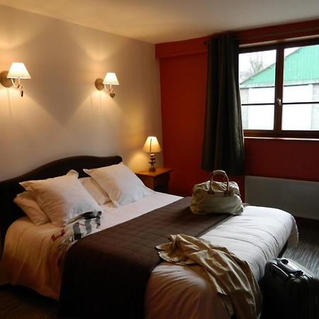Logis - Auberge Du Colombier Guînes Eksteriør bilde