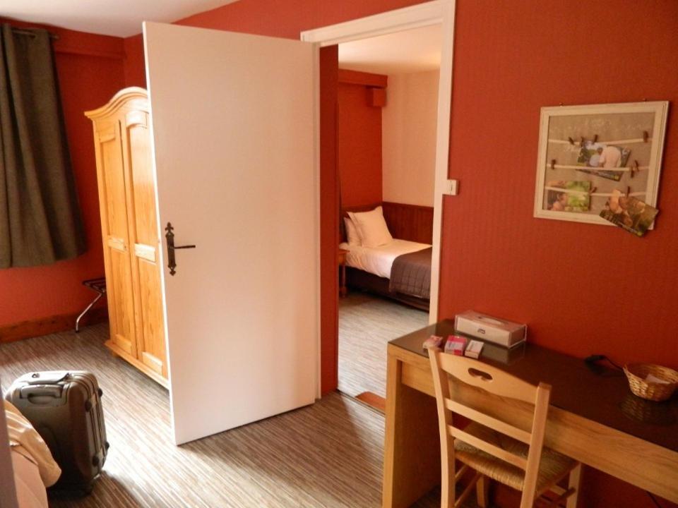 Logis - Auberge Du Colombier Guînes Rom bilde